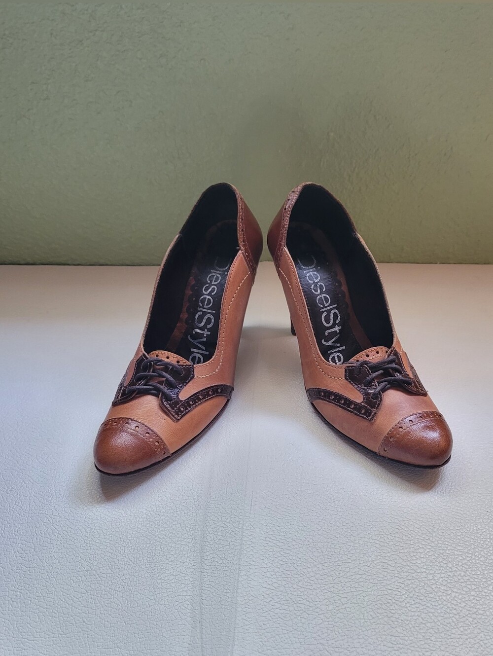 Diesel Style Labs Pristine Vintage Spectator Pumps Sz 7.5 - Picture 4 of 11